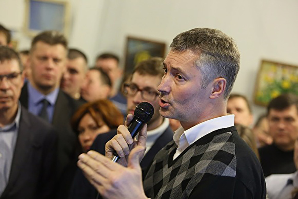 Мэр Екатеринбурга Евгений Ройзман на общественных слушаниях по поводу строительства собора Святой Екатерины. Фото: Яромир Романов / Znak.com