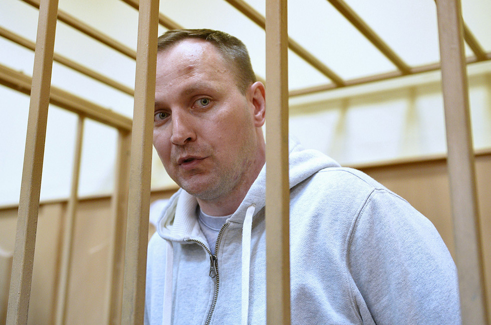Бывший руководитель Главного управления экономической безопасности и противодействия коррупции МВД России генерал Денис Сугробов во время заседания Басманного районного суда. Фото: Петр Кассин / Коммерсантъ