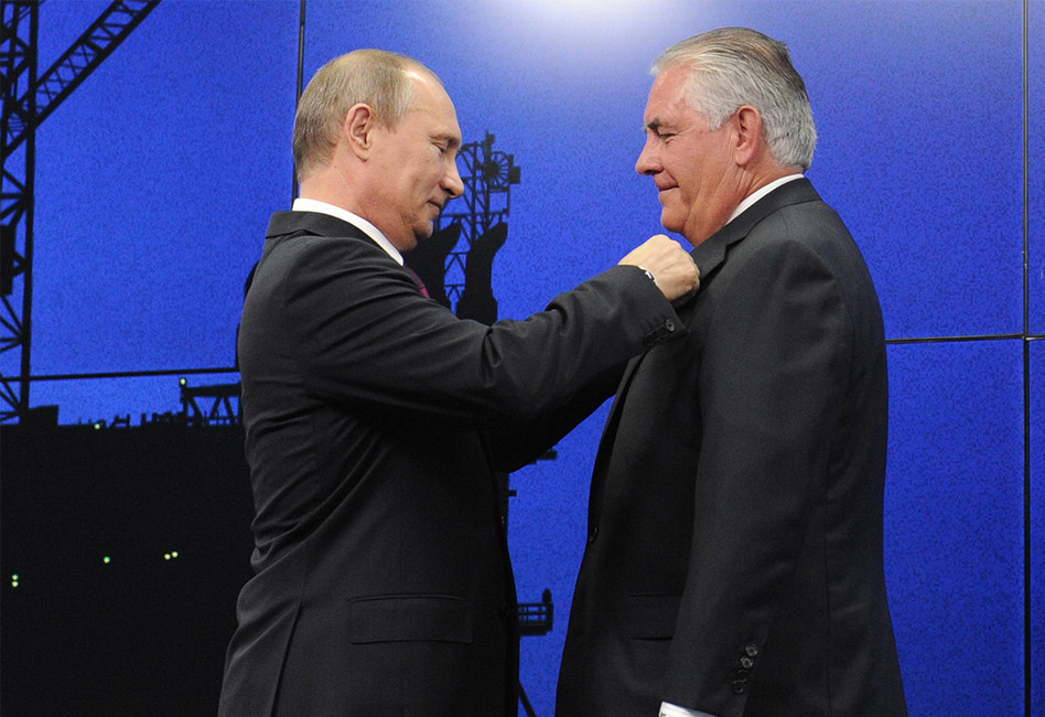 Владимир Путин и Рекс Тиллерсон на церемонии награждения руководителей и сотрудников энергетических компаний в рамках Петербургского международного экономического форума 2013. Фото: Михаил Климентьев / ТАСС