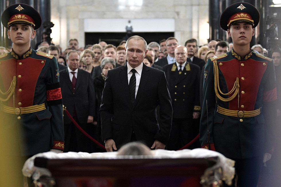 Владимир Путин на церемонии прощания с послом России в Турции Андреем Карловым. Фото: Алексей Никольский / Sputnik / Reuters