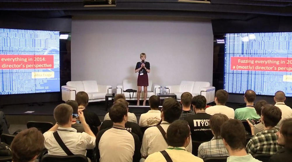 Глава ЦОР Security Алиса Шевченко на конференции Positive Technologies в 2014 году. Кадр: Positive Technologies / Vimeo