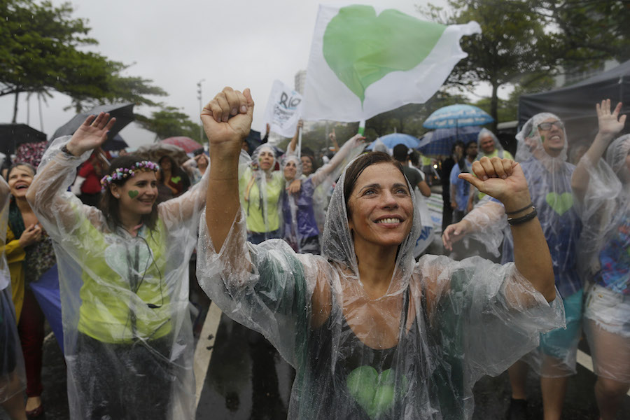 4rainDanceRiodeJaneiroBrazilLeoCorreaAP.