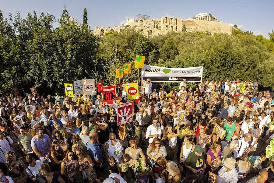 5_CrowdHoldingSigns_Athens_Greece_Vassil